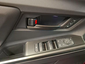 https://vehicle.imgix.net/4281773/b347b575-0114-421e-b915-7682c75b42a4.jpg