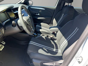 https://vehicle.imgix.net/4281901/22fdc388-fa9e-4340-a4cf-1372f10419d6.jpg