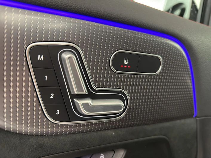 immagine del veicolo MERCEDES-BENZ EQA 300