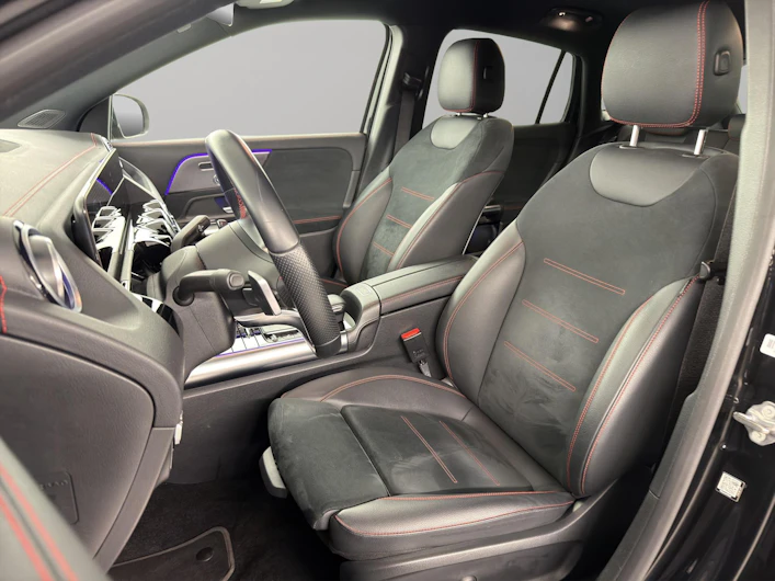 immagine del veicolo MERCEDES-BENZ EQA 300