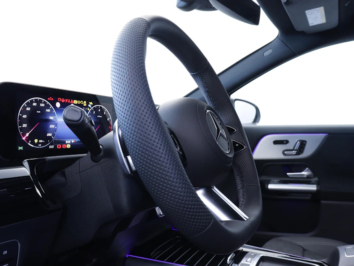 image du véhicule MERCEDES-BENZ GLA 200