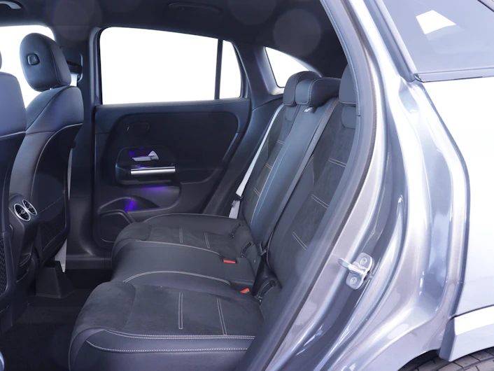 image du véhicule MERCEDES-BENZ GLA 200