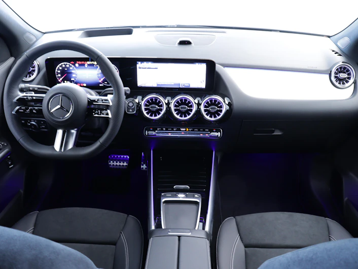 image du véhicule MERCEDES-BENZ GLA 200