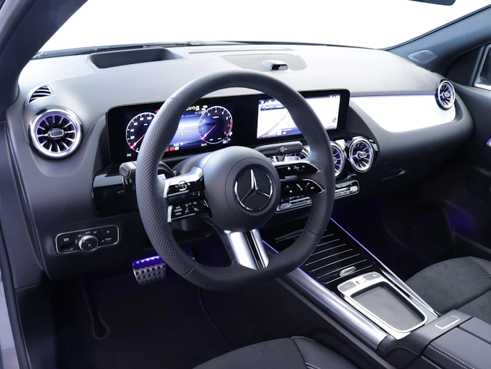 image du véhicule MERCEDES-BENZ GLA 200