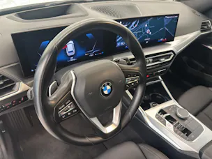 BMW 330d xDrive Touring INNOVATIONSPAKET-COMFORT PAKET-TRAVEL PAKET