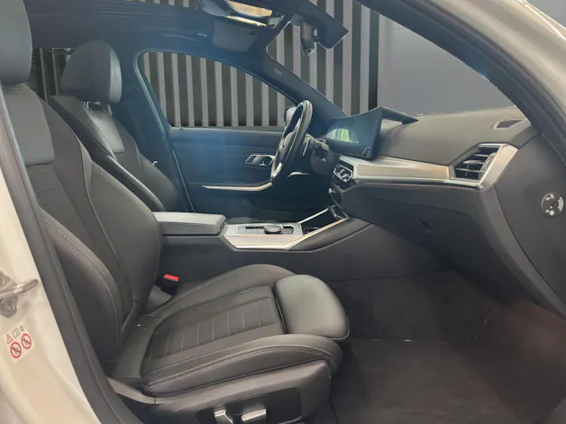 BMW 330d xDrive Touring INNOVATIONSPAKET-COMFORT PAKET-TRAVEL PAKET