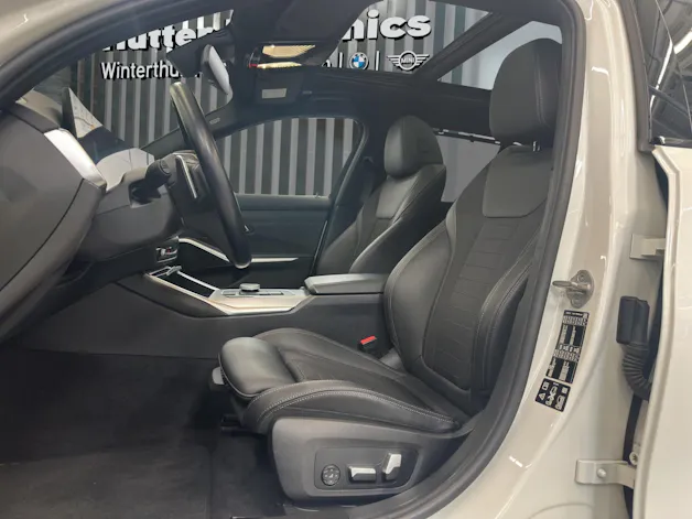 BMW 330d xDrive Touring INNOVATIONSPAKET-COMFORT PAKET-TRAVEL PAKET