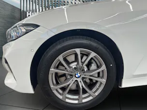 BMW 330d xDrive Touring INNOVATIONSPAKET-COMFORT PAKET-TRAVEL PAKET