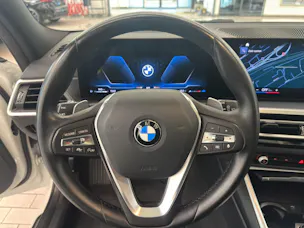 BMW 330d xDrive Touring INNOVATIONSPAKET-COMFORT PAKET-TRAVEL PAKET