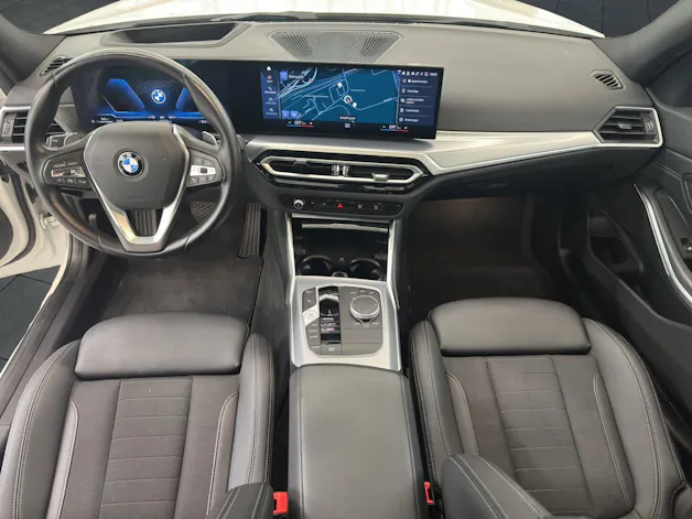 BMW 330d xDrive Touring INNOVATIONSPAKET-COMFORT PAKET-TRAVEL PAKET