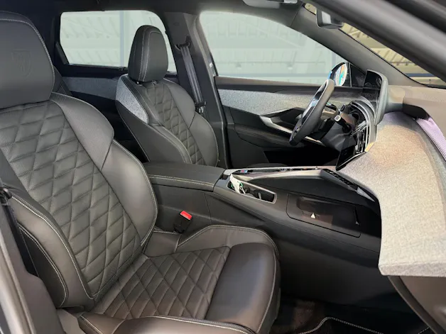 PEUGEOT 5008 long range e-GT Exclusive