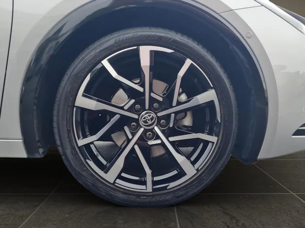 Toyota Prius 2.0 Plug-In-Hybrid Premium