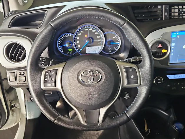 Toyota Yaris 1.5 VVT-i HSD Sol Premium
