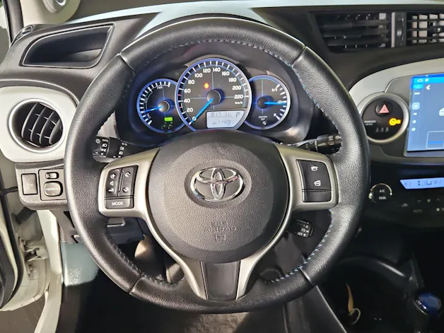 Toyota Yaris 1.5 VVT-i HSD Sol Premium