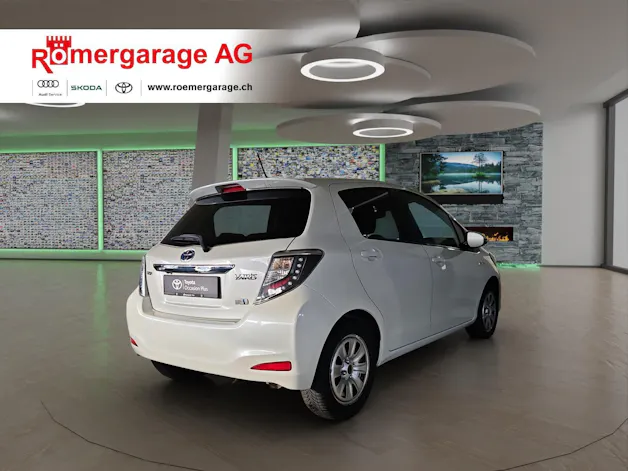 Toyota Yaris 1.5 VVT-i HSD Sol Premium