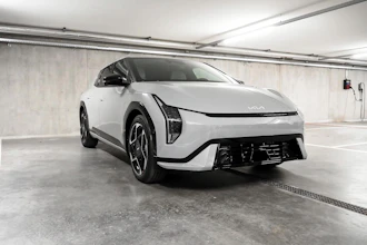 https://vehicle.imgix.net/4282924/0cd185a4-d772-4d4c-ba52-28c5a5bee86a.jpg