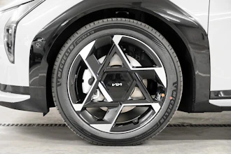 https://vehicle.imgix.net/4282924/c4ec4c2e-a2de-45b4-82e8-ec06c78f1444.jpg
