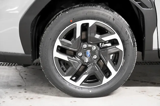 Subaru Forester Station 2.0i e-Boxer Swiss Plus