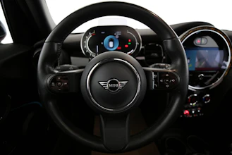 https://vehicle.imgix.net/4282969/aeebcf2c-ab64-4c04-b550-691af825829a.jpg