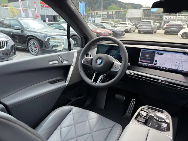 BMW iX xDrive60