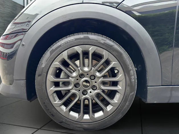 Mini F66 1.5i Cooper C Essential Trim