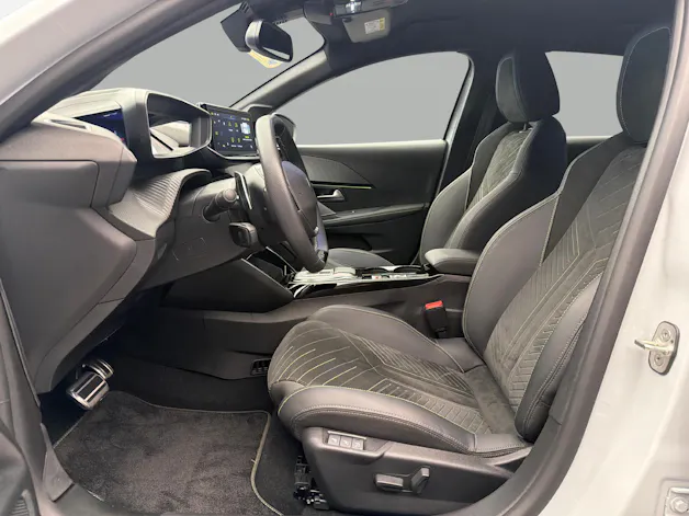 PEUGEOT 208 1.2 Hybrid 145 GT