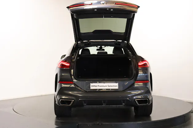 BMW X6 M50i