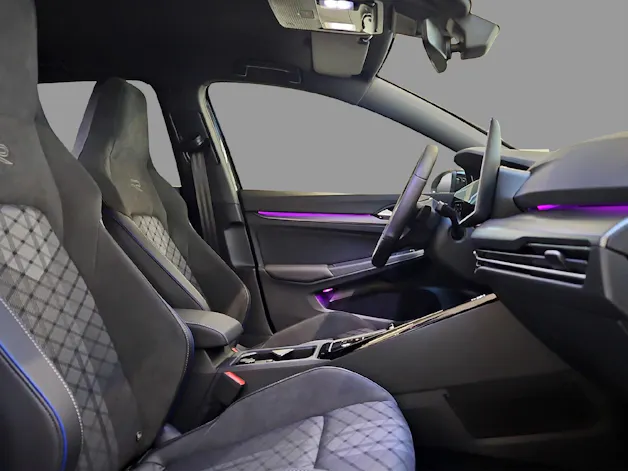 VW Golf VIII 1.5 eTSI R-Line DSG