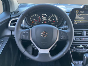 Fahrzeugbild SUZUKI S-Cross 1.4 T Sakura Hybrid 4x4