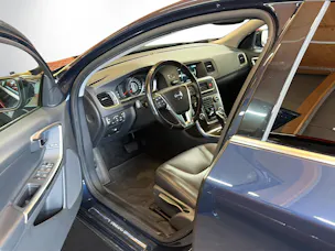 Volvo V60 2.4 D5 Momentum AWD
