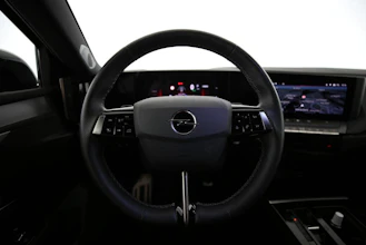 https://vehicle.imgix.net/4283843/83187b3a-8b44-4eb1-9aaa-b6c3e48ae02a.jpg
