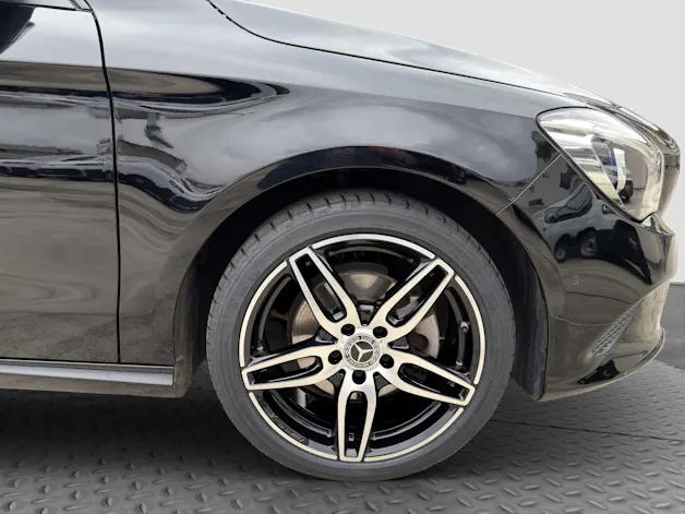 MERCEDES-BENZ CLA 200 Night Star Shooting Brake