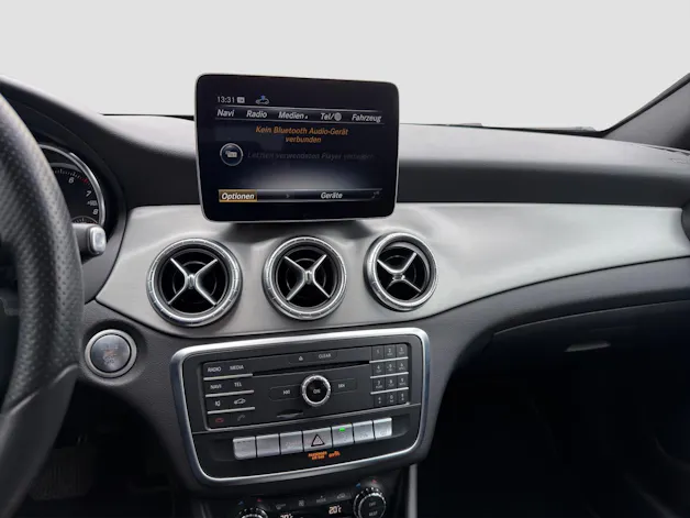 MERCEDES-BENZ CLA 200 Night Star Shooting Brake