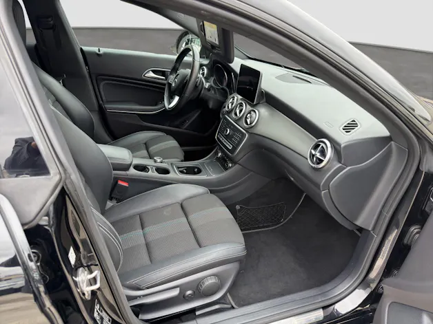 MERCEDES-BENZ CLA 200 Night Star Shooting Brake