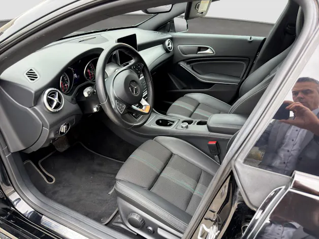 MERCEDES-BENZ CLA 200 Night Star Shooting Brake
