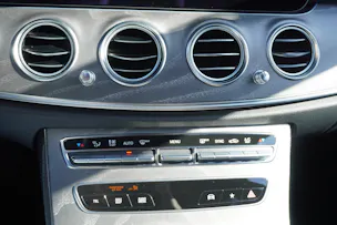 Mercedes-Benz E 200 4Matic Avantgarde 9G-Tronic AMG LINE!!!