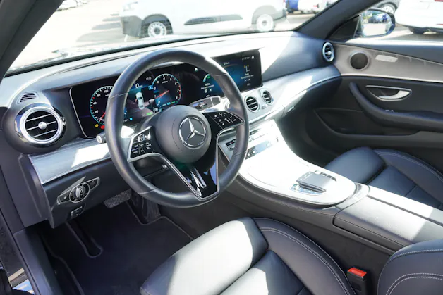 Mercedes-Benz E 200 4Matic Avantgarde 9G-Tronic AMG LINE!!!
