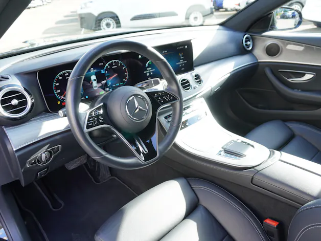 Mercedes-Benz E 200 4Matic Avantgarde 9G-Tronic AMG LINE!!!