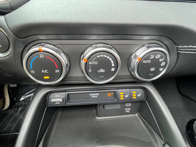 Mazda MX-5 RF Skyactiv-G 132 Exclusive-line