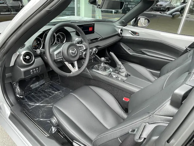 Mazda MX-5 RF Skyactiv-G 132 Exclusive-line