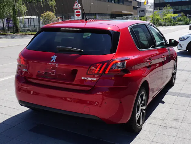 Peugeot 308 1.2 Pure Tech Allure EAT8