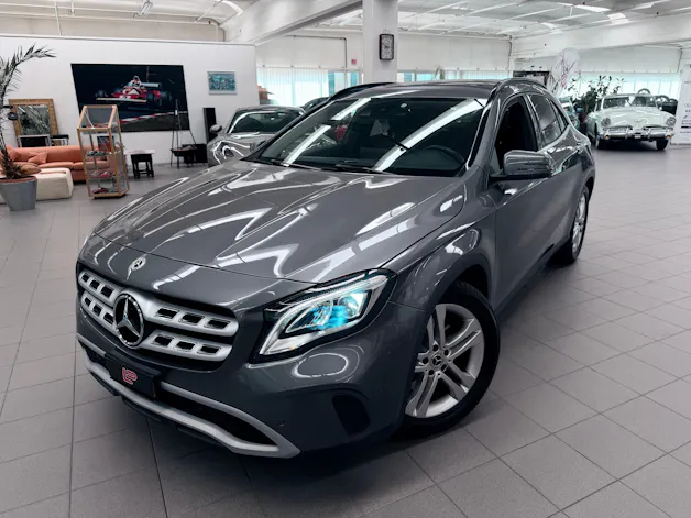 Mercedes-Benz GLA 220 4Matic 7G-DCT