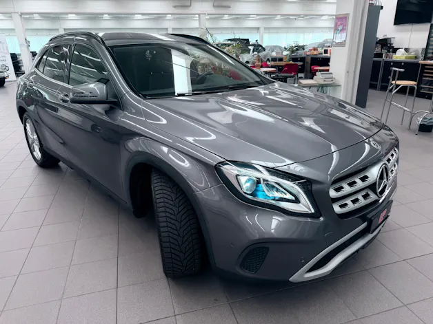 Mercedes-Benz GLA 220 4Matic 7G-DCT