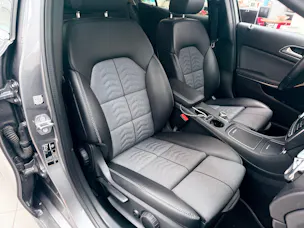 Mercedes-Benz GLA 220 4Matic 7G-DCT