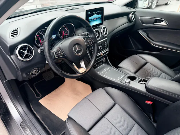 Mercedes-Benz GLA 220 4Matic 7G-DCT