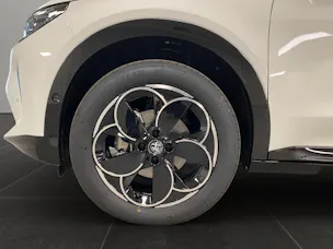 Alfa Romeo Junior 1.2 Ibrida Q4 Pack Tech