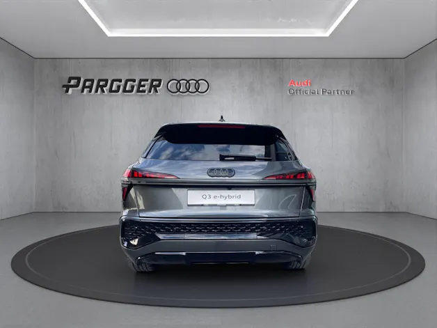 Audi Q3 SUV e-hybrid 200 kW S tronig