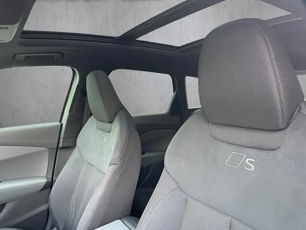 Audi Q3 SUV e-hybrid 200 kW S tronig