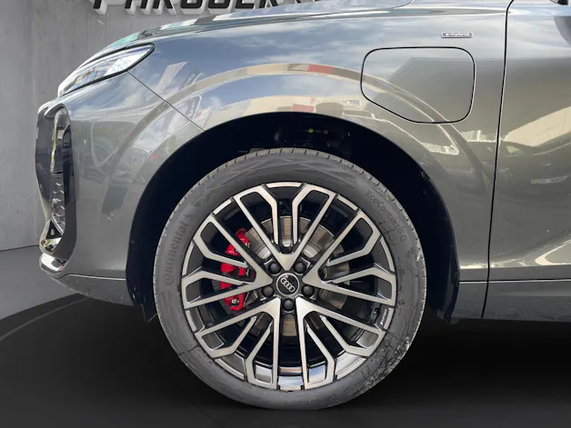 Audi Q3 SUV e-hybrid 200 kW S tronig