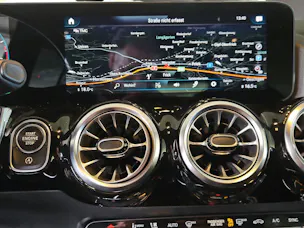 MERCEDES-BENZ GLA 250 4Matic AMG Line 8G-DCT